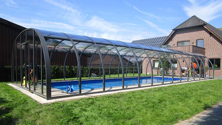 royal-hohe-poolueberdachung
